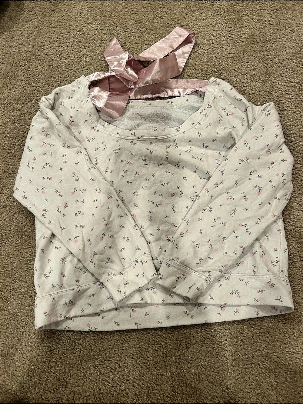 Hollister Feel Good Oversized Off-the-Shoulder Floral Bow Pattern Sweatshirt